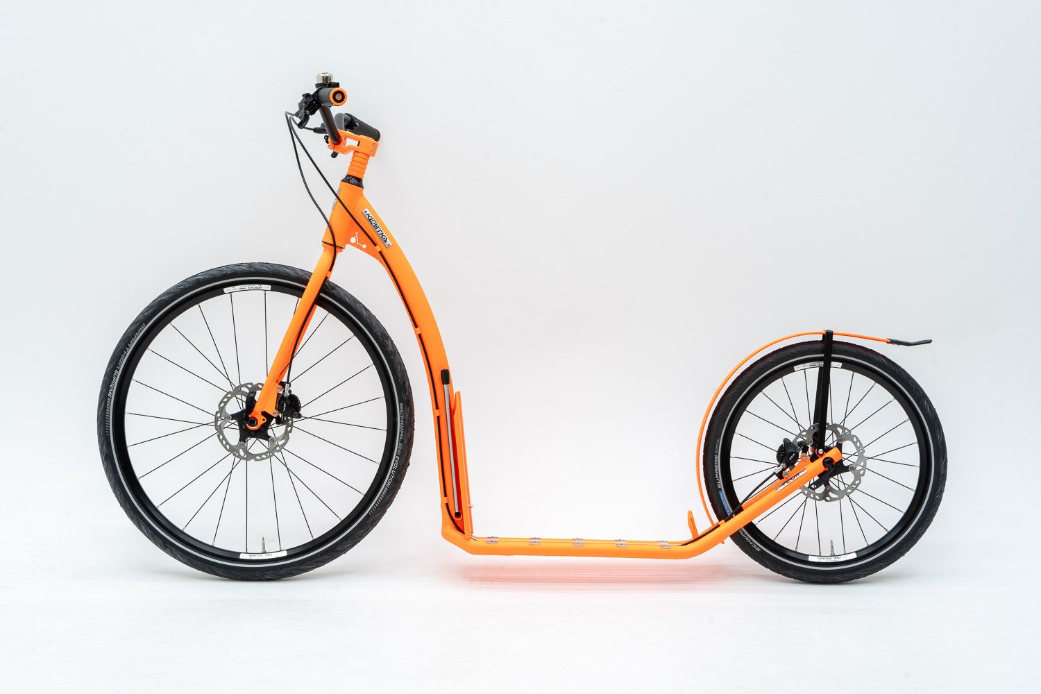 ./img/cms/mojeKOSTKA/kolobezka-tour-pro-g6-full-orange/01-kolobezka-tour-pro-g6-full-orange.jpg