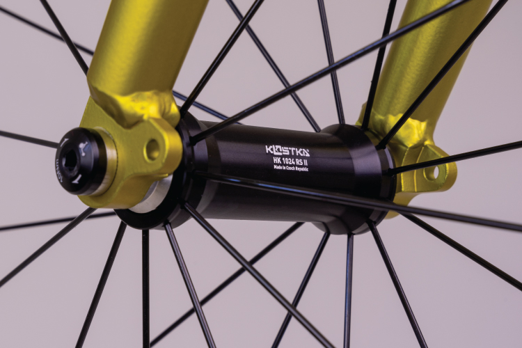 Wheels and hubs. With low rolling resistance.