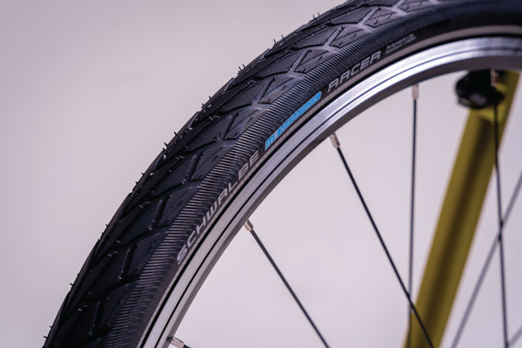 Wheels and hubs. With low rolling resistance.