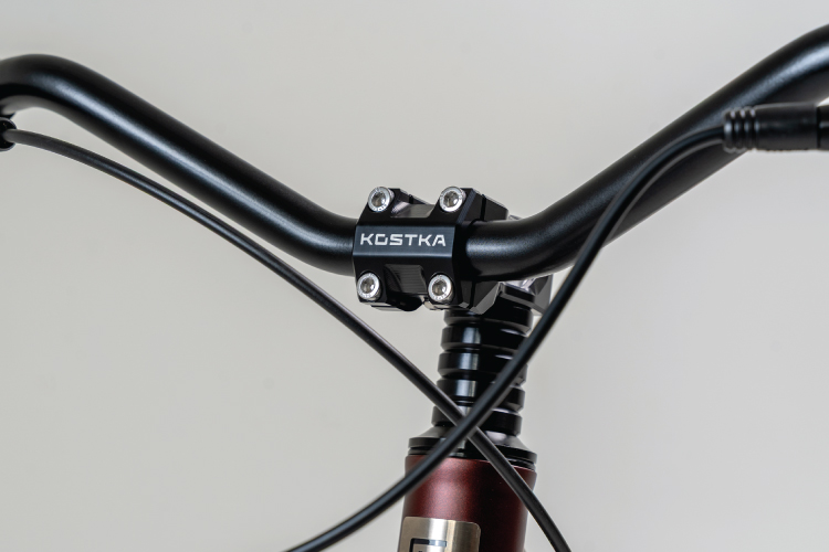 Stem like a jewel. Accessories as a bonus.