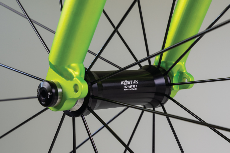 Wheels and hubs. With low rolling resistance.