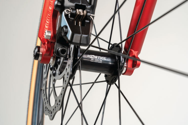 Wheels and hubs. With low rolling resistance.